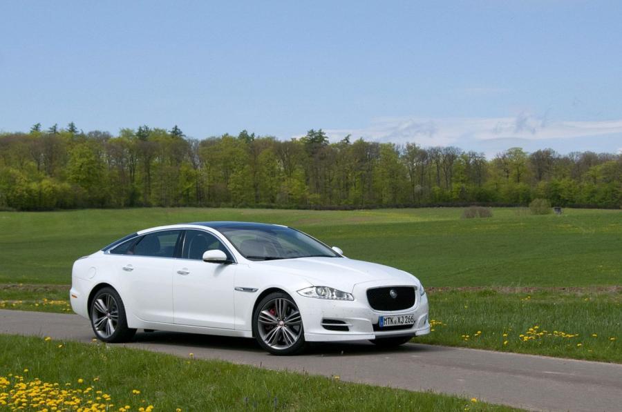  Jaguar XJ Sport 2012 года  (фото 32 из 39)